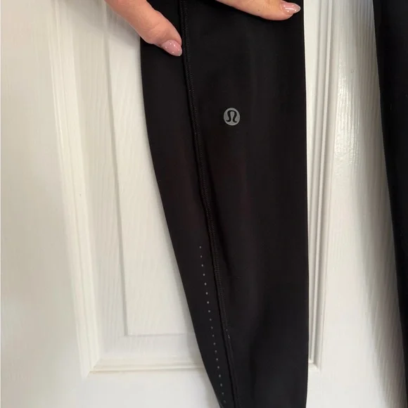 Lululemon Fast and Free Black Legging 28” - Picture 5 of 6